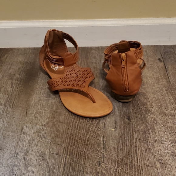 Sandals - Picture 2 of 3